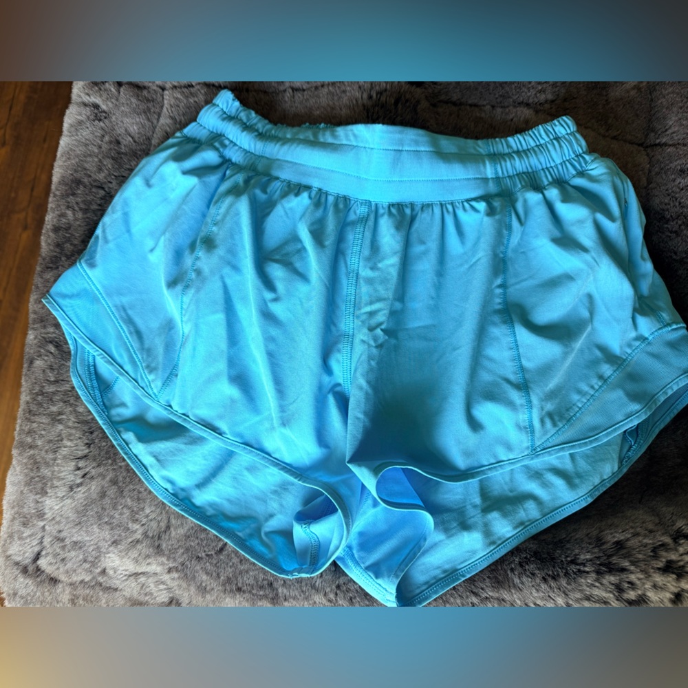 Lululemon Hotty Hot Low-Rise Lined Shorts 2.5” Kayak Blue Light Size 8